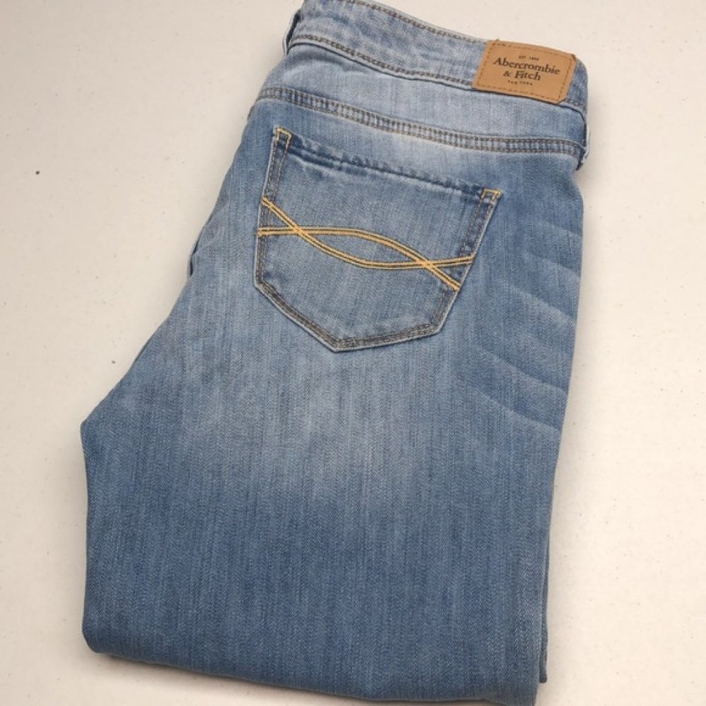 ABERCROMBIE & FITCH CLASSIC STRAIGHT JEANS 27x30 🦋